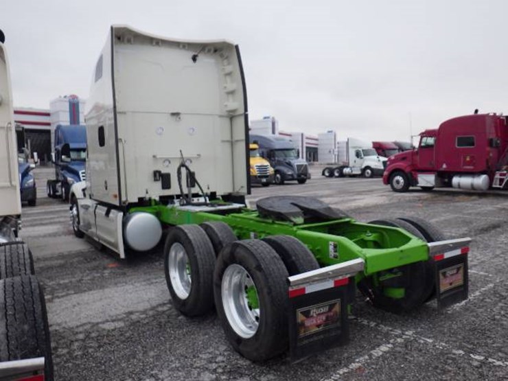 peterbilt-579-image-14