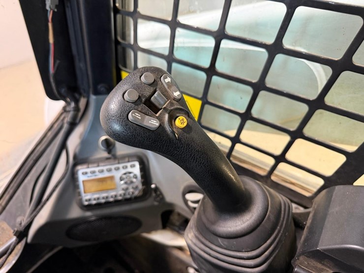 2023-bobcat-t770-image-28