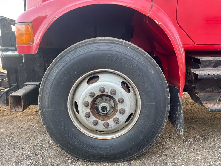 international-4900-image-9