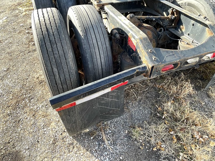 #202-•-2015-volvo-semi-tractor-(has-wi-title)-(denmark,-wi)-image-29