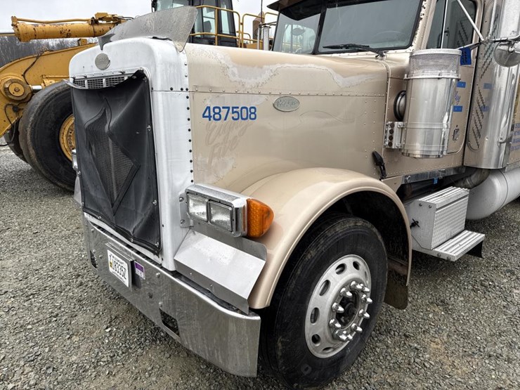 1999-peterbilt-379-image-9