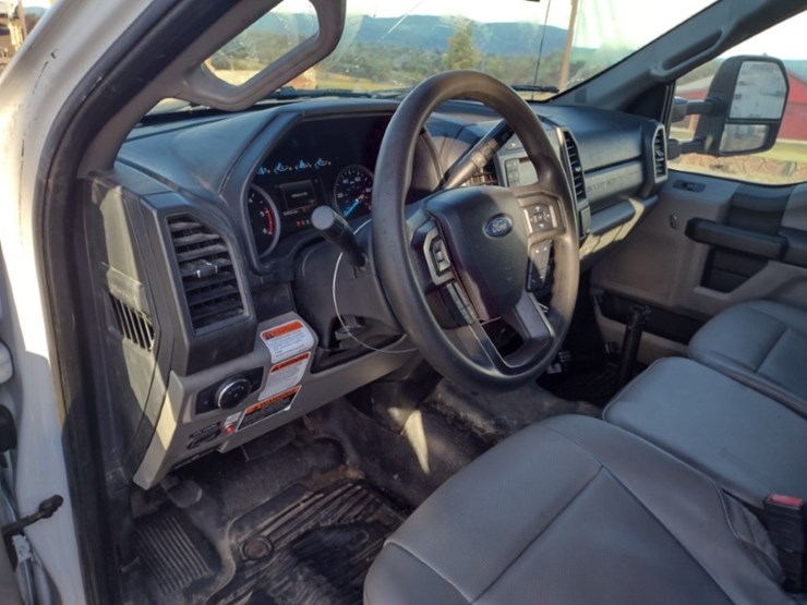 20-ford-f550-image-10