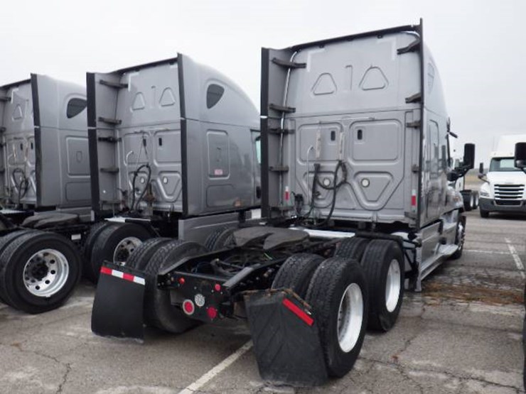 2019-freightliner-cascadia-125-image-15