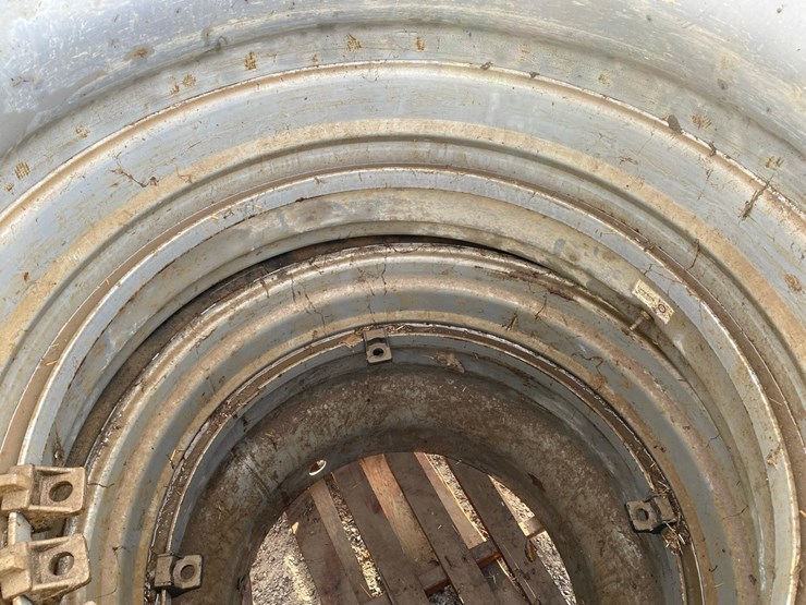 firestone-radial-18.4-38-duals-with-spacers-for-32”-combine-wheels-image-9