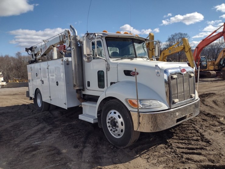 peterbilt-335-image-32