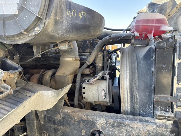 #1994-•-1999-volvo-day-cab-truck-tractor-image-25