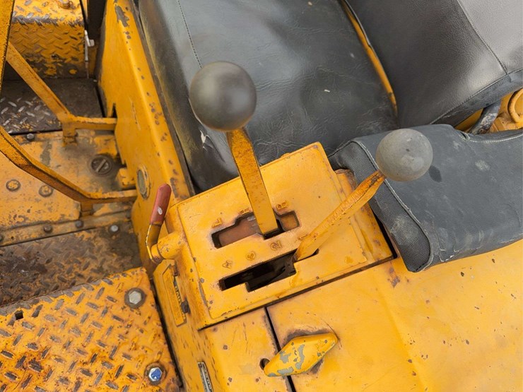 1976-deere-450c-image-29