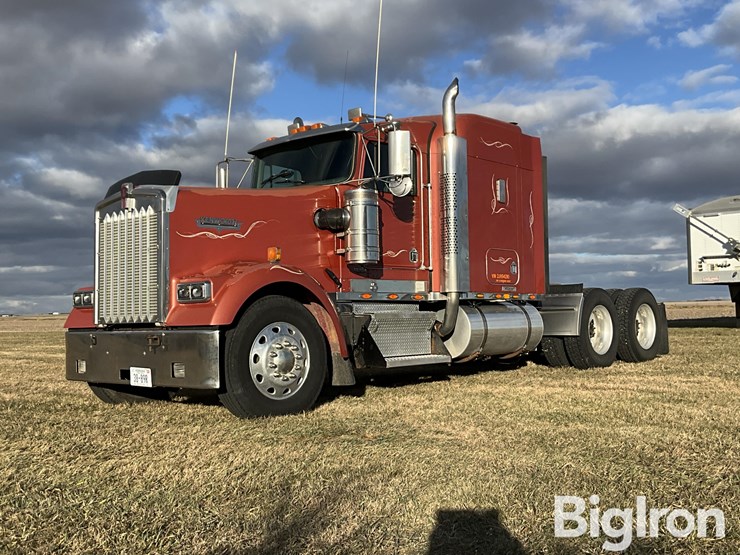 2002-kenworth-w900-image-1