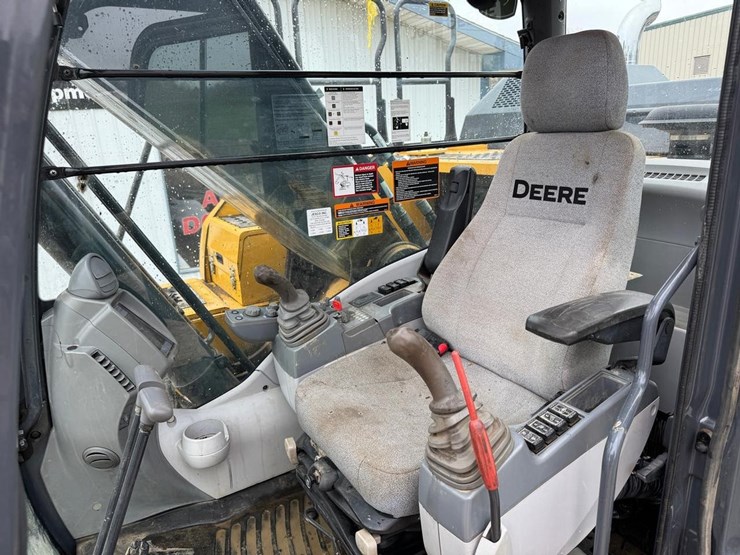 2019-deere-210g-lc-image-21