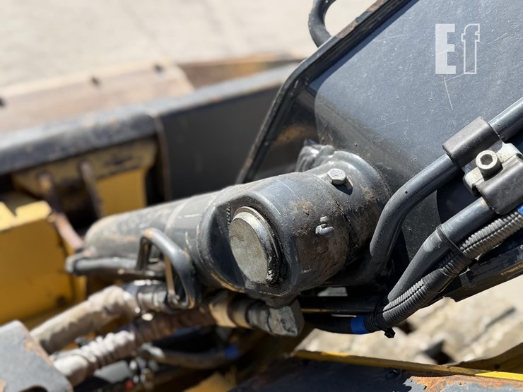 2021-deere-333g-image-34