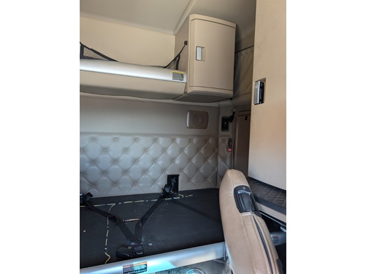 2020-kenworth-t680-image-29