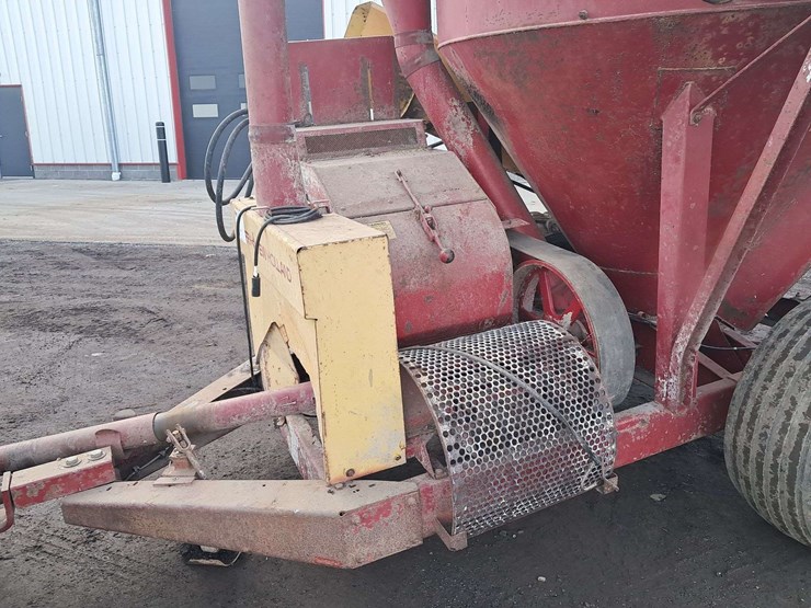 new-holland-355-image-7