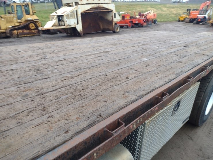 peterbilt-337-image-29