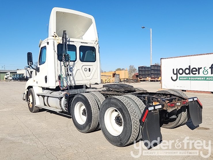 2018-freightliner-cascadia-125-image-3