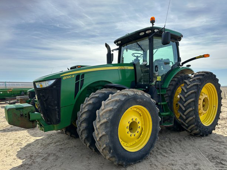 2016-john-deere-8320r-image-1