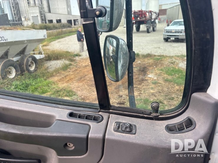 freightliner-114sd-image-69