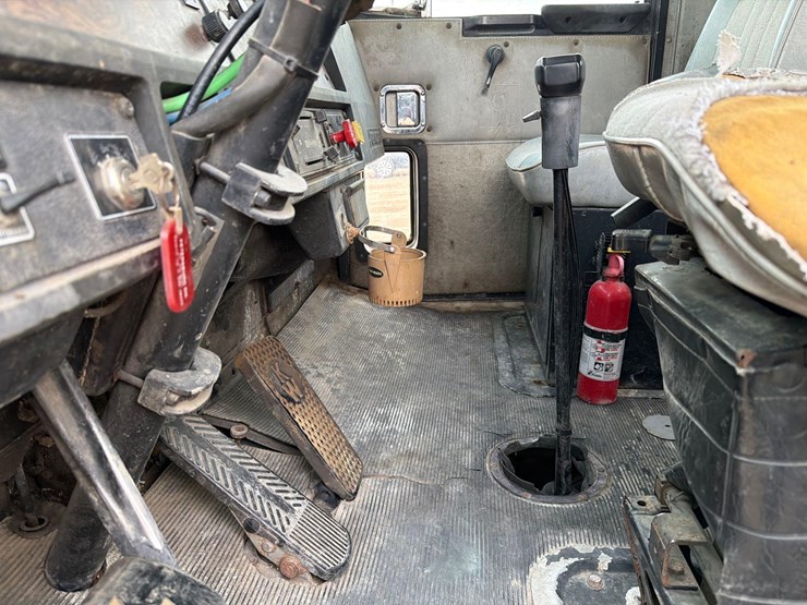 1990-kenworth-t400-image-12