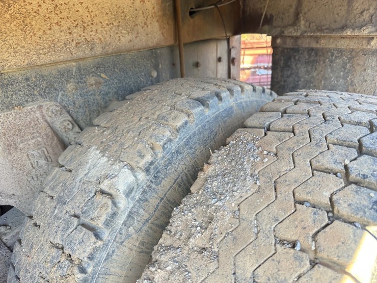 1990-ford-l9000-image-63