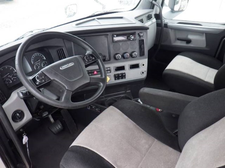 freightliner-cascadia-126-image-16