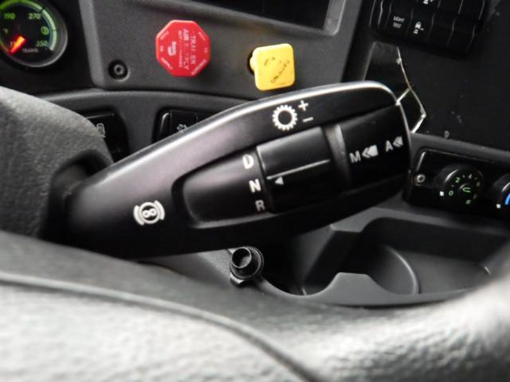 2019-freightliner-cascadia-125-image-25