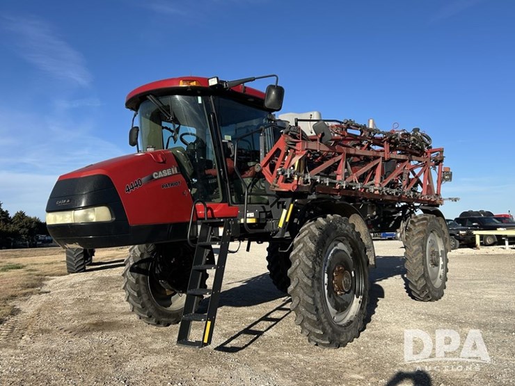 case-ih-patriot-4440-image-1