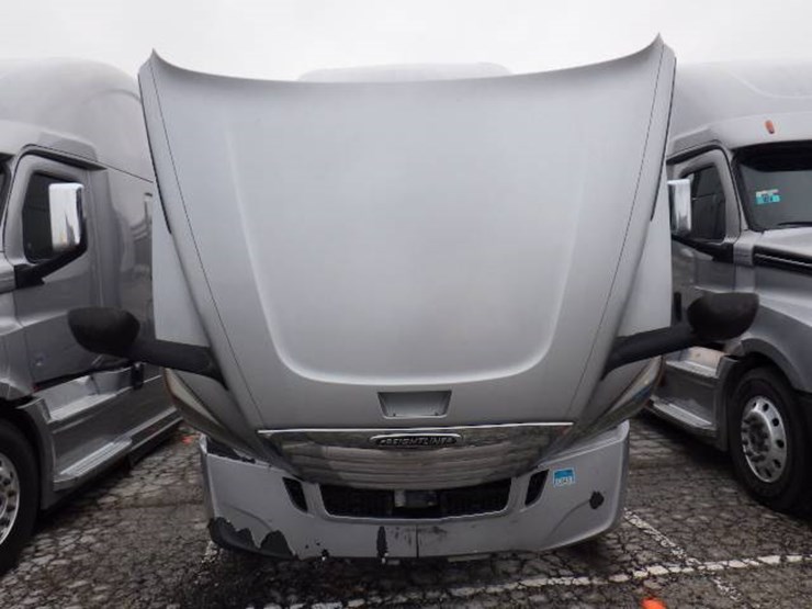 freightliner-cascadia-126-image-32