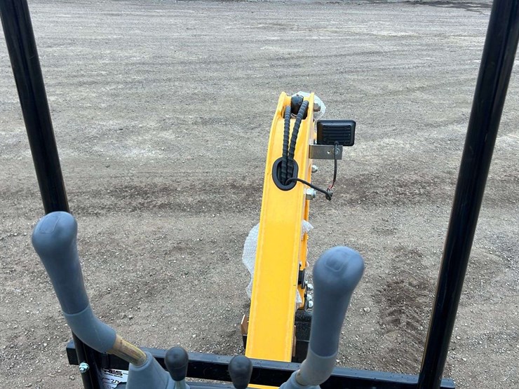 landhero-ldh-kv16-mini-excavator-image-17