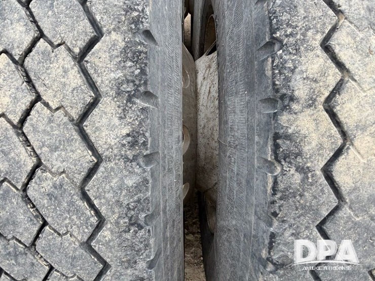 peterbilt-579-image-28