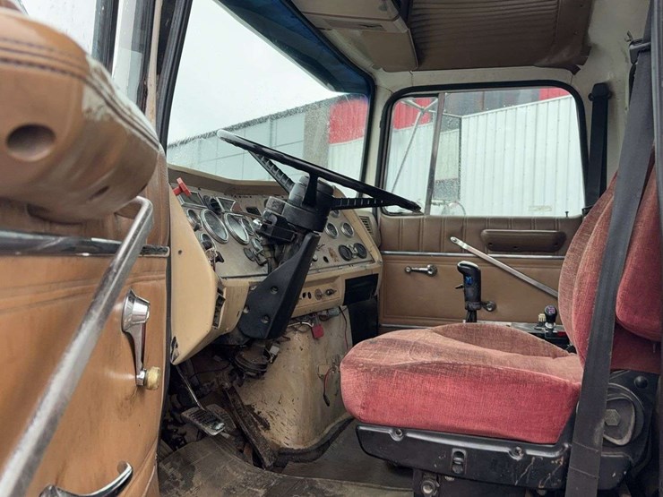 1994-ford-lt9000-image-29