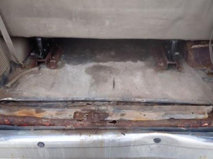 2010-ford-e350-xlt-image-55