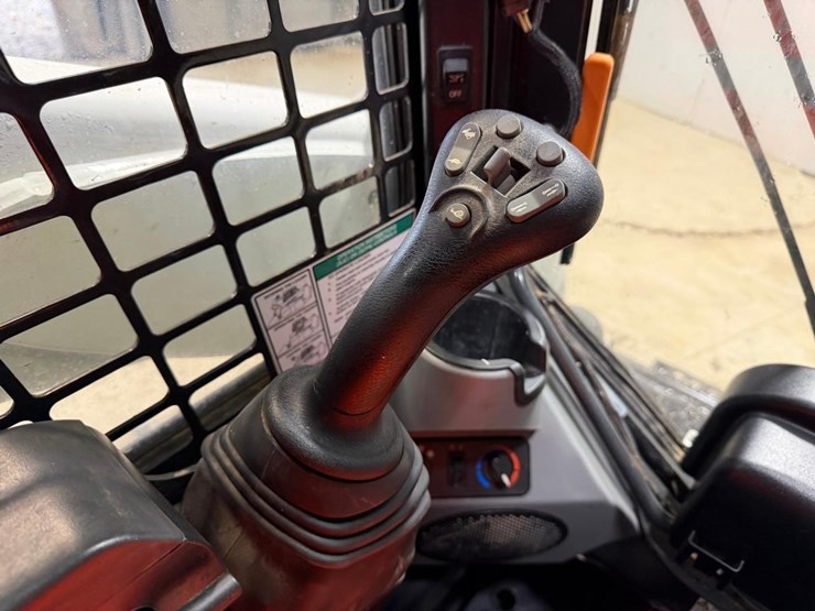 2022-bobcat-t66-image-27