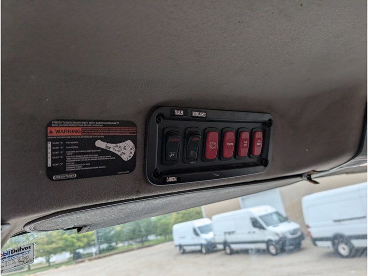 2015-freightliner-114sd-image-28