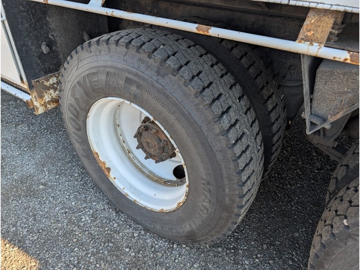 freightliner-108sd-image-19