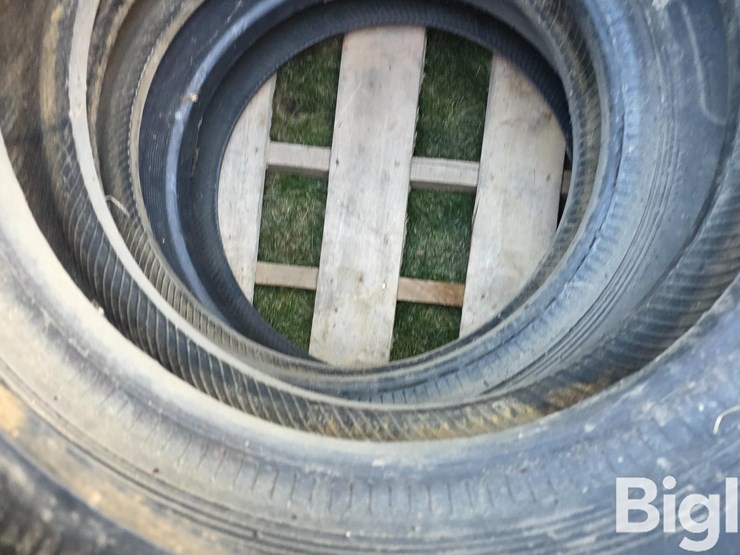 used-implement-&-vehicle-tires-image-17