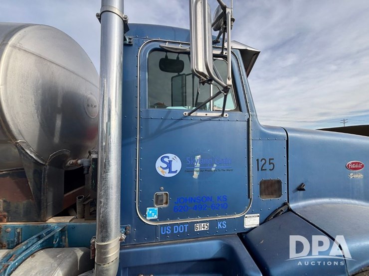 peterbilt-377-image-39