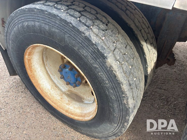 peterbilt-377-image-32