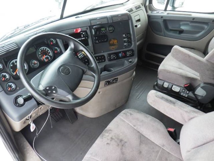 freightliner-cascadia-125-image-19