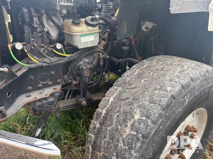 freightliner-114sd-image-21