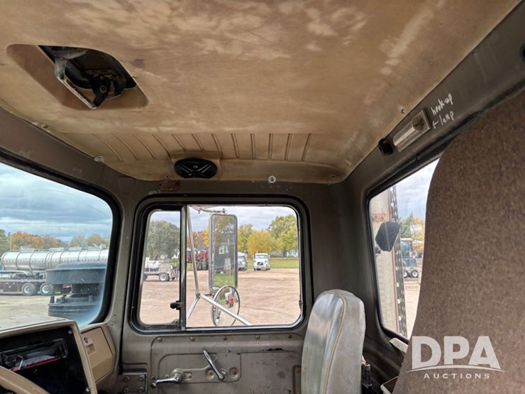 mack-r686st-image-59