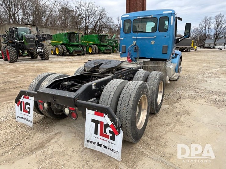 peterbilt-579-image-10