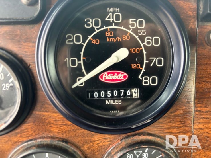 peterbilt-385-image-77