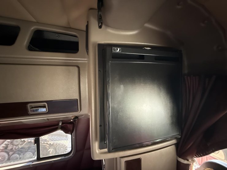 2012-peterbilt-389-image-92