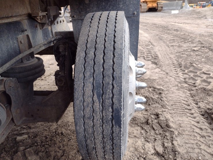 peterbilt-567-image-28