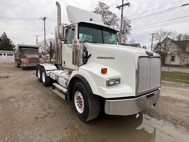 2015-western-star-4900sa-image-4