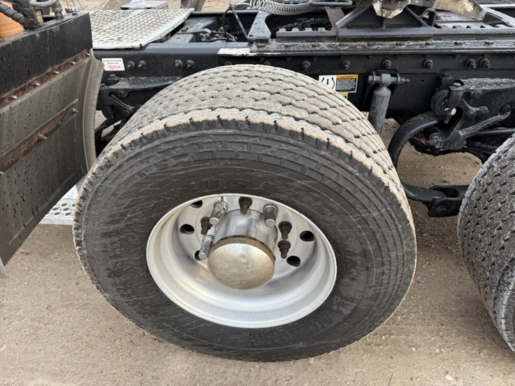 2020-kenworth-t680-image-10