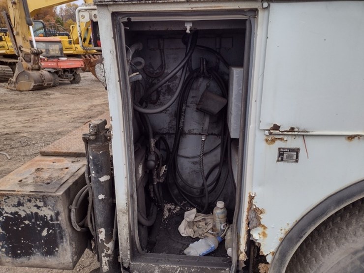 freightliner-fl70-image-25