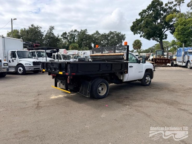 2009-chevrolet-silverado-3500-image-2