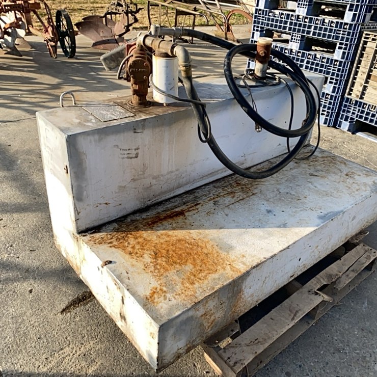 105 gal fuel tank with 12 volt pump and filter