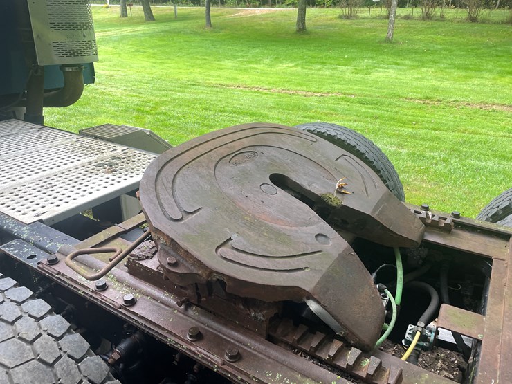 #210-•-2009-international-eagle-semi-tractor-(fall-creek,-wi)-(has-wi-title)-image-12