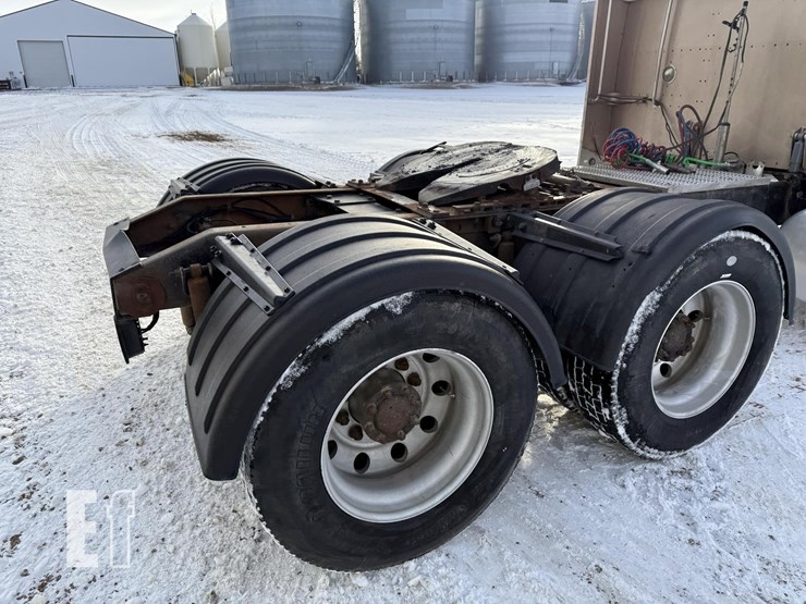 2004-peterbilt-379-image-16